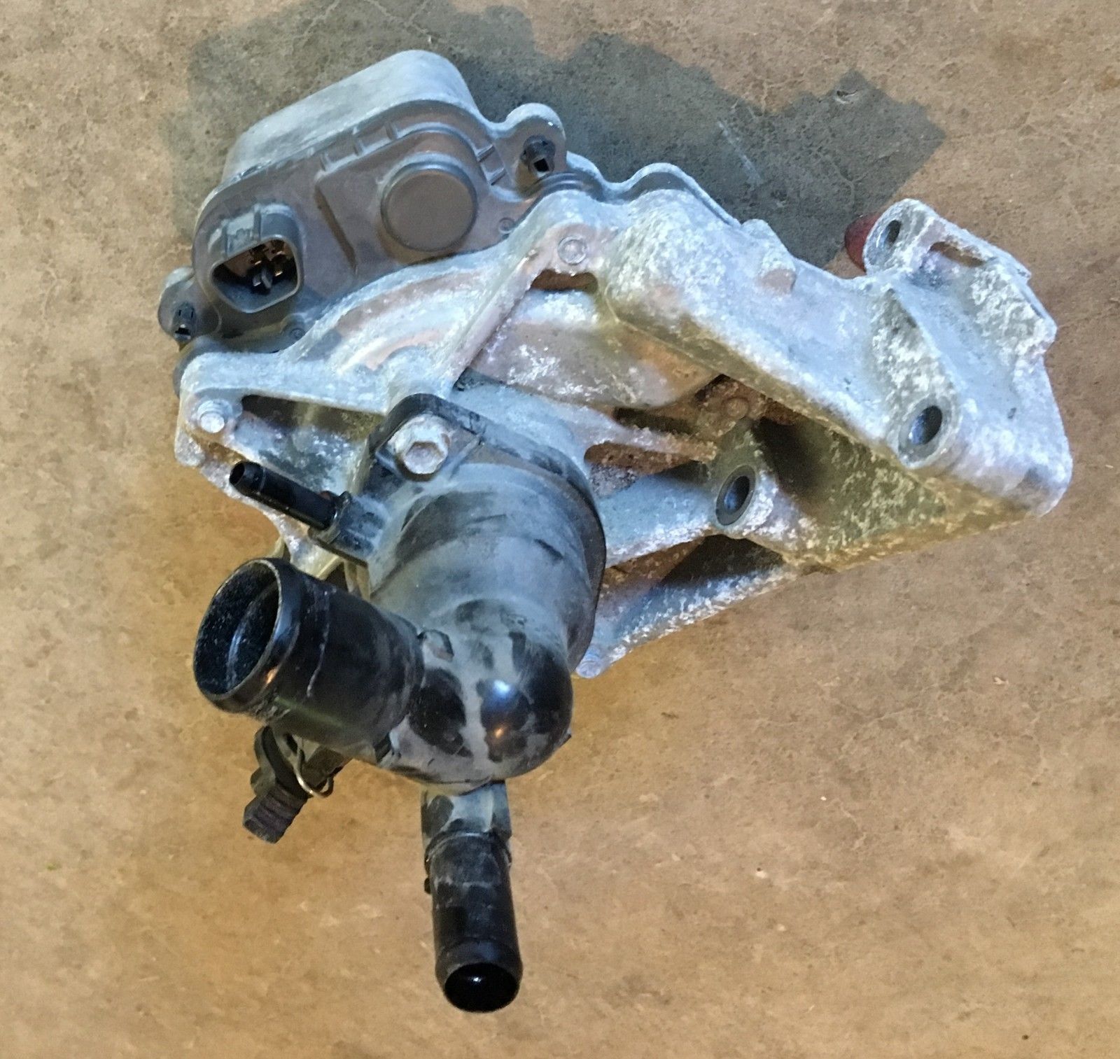 2012-2014 Toyota Prius C 1.5L Water Pump W/ Coolant Thermostat Housing.